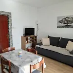 Mila A1a, A1b & A2 Trogir