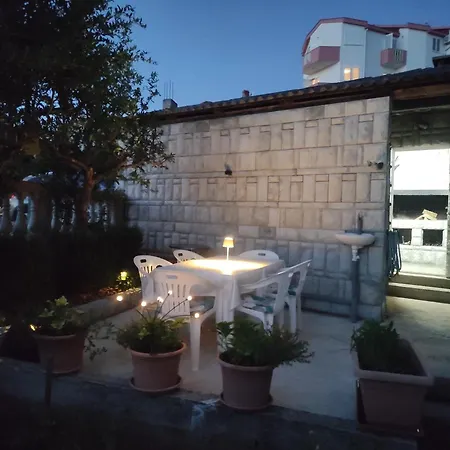Mila A1a, A1b & A2 Apartment Trogir